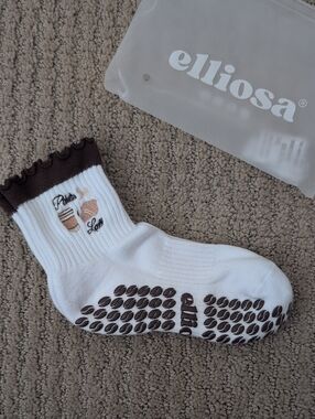 LIKE NEW Elliosa White Crew With Ruffles Grip Socks